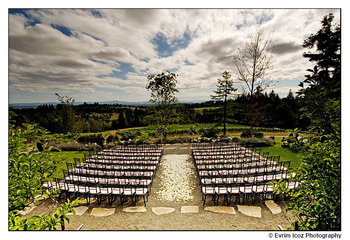 Oregon Vineyard wedding at the Garden Vineyards