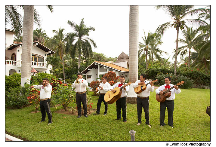 A unique and romantic mexico wedding at Mar Plata Restaurant in San Pancho