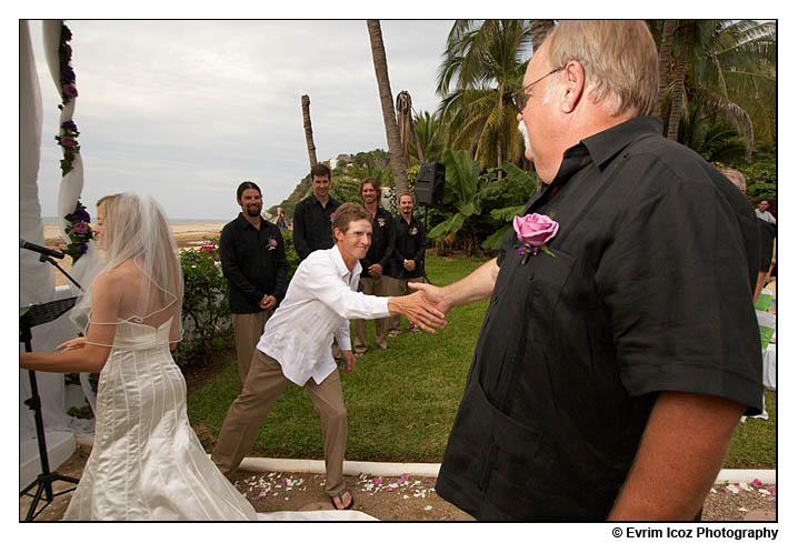 A unique and romantic mexico wedding at Mar Plata Restaurant in San Pancho