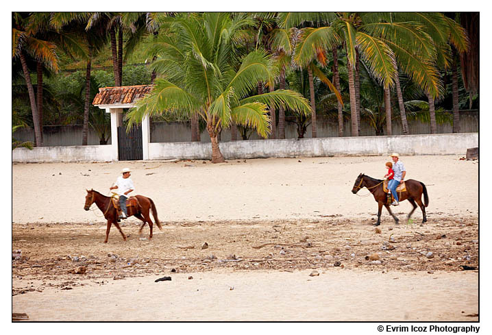 A unique and romantic mexico wedding at Mar Plata Restaurant in San Pancho