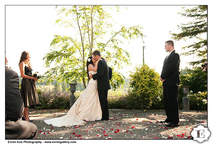 Garden Vineyards Summer Oregon Wedding