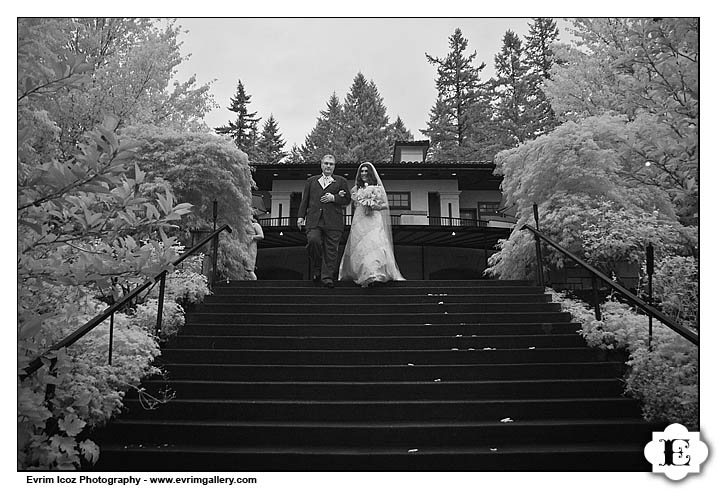 Oregon Garden Vineyards Rainy Wedding