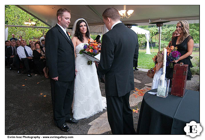 Oregon Garden Vineyards Rainy Wedding