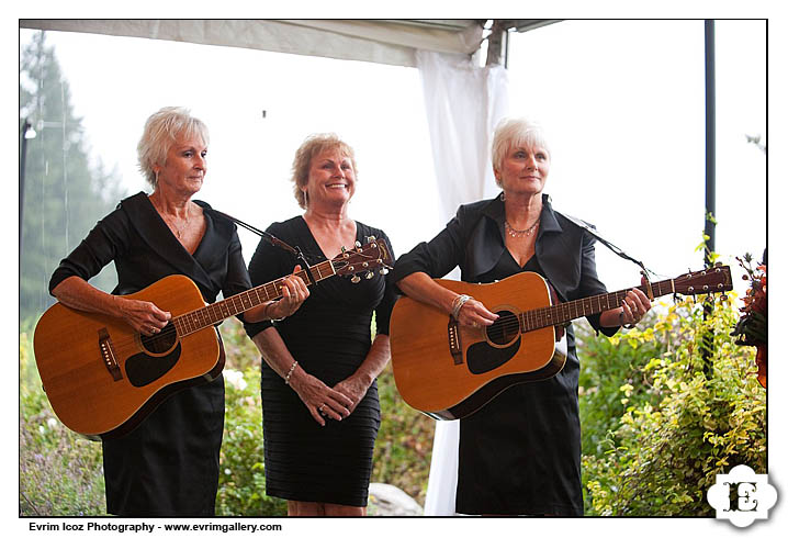 Oregon Garden Vineyards Rainy Wedding