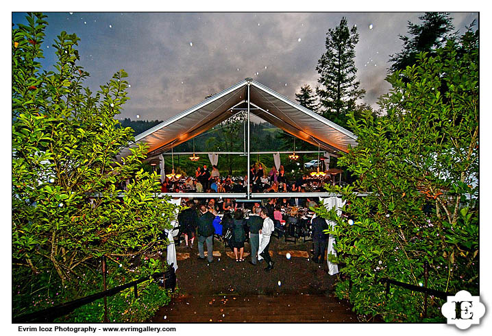 Oregon Garden Vineyards Rainy Wedding