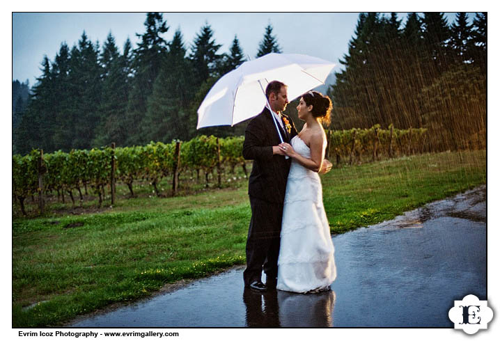 Oregon Garden Vineyards Rainy Wedding