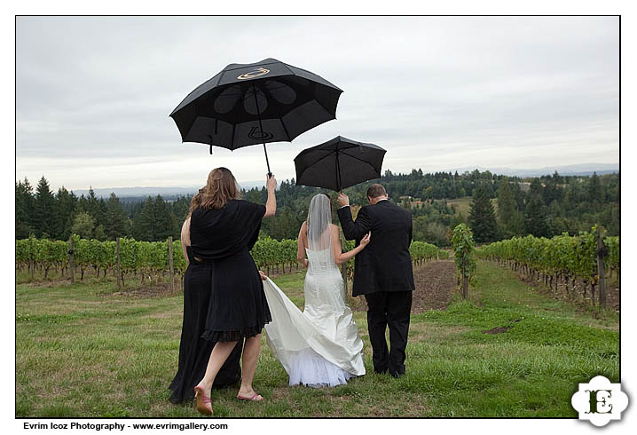 Rainy Oregon Vineyard Wedding