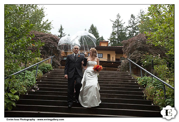 Rainy Oregon Vineyard Wedding