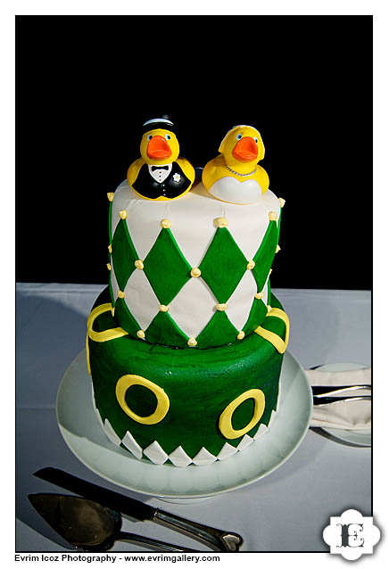 Oregon Ducks Wedding Cake
