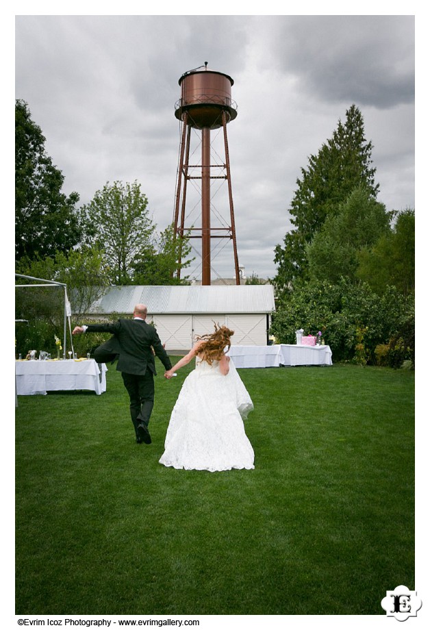 McMenamins Blackberry Hall Edgefield Lawn Wedding