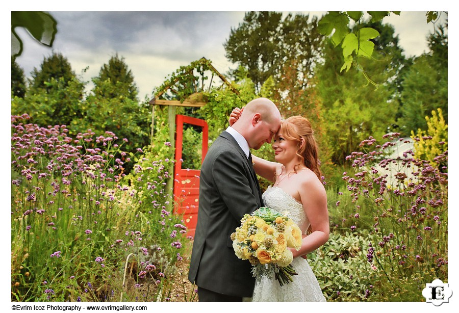 McMenamins Blackberry Hall Edgefield Lawn Wedding