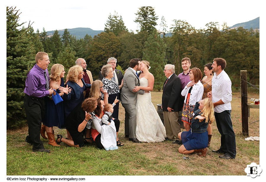 Barn Wedding at Washington White Salmon