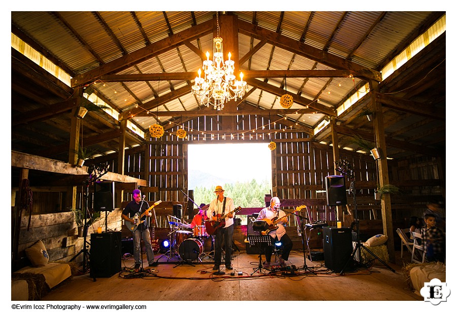 Barn Wedding at Washington White Salmon