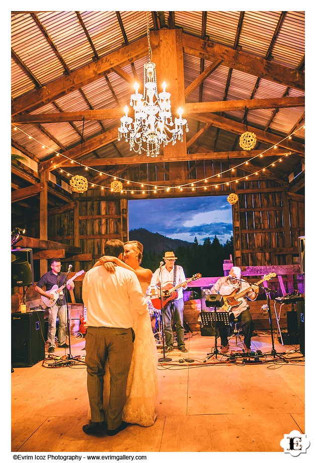 Barn Wedding at Washington White Salmon