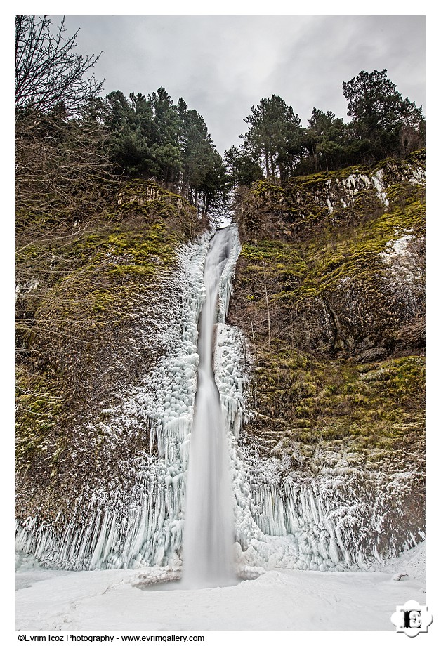 Winter Snow Frozen Oregon Horsetail Falls