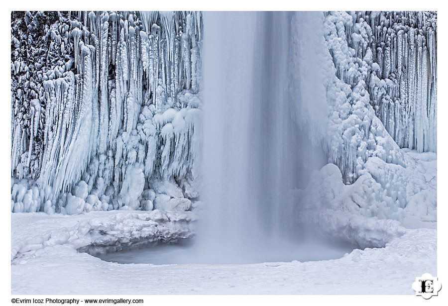 Winter Snow Frozen Oregon Horsetail Falls