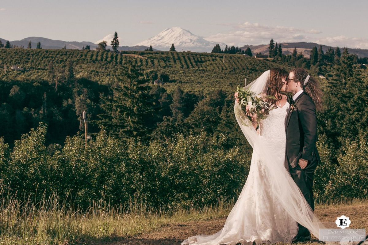 Hood River Wedding